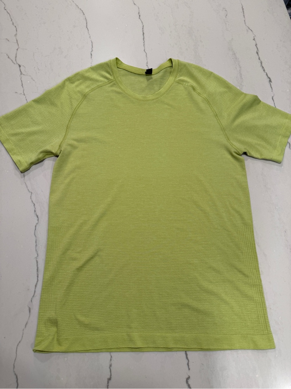 Lululemon Men’s Metal Vent Tech 2.0 Shirt size small